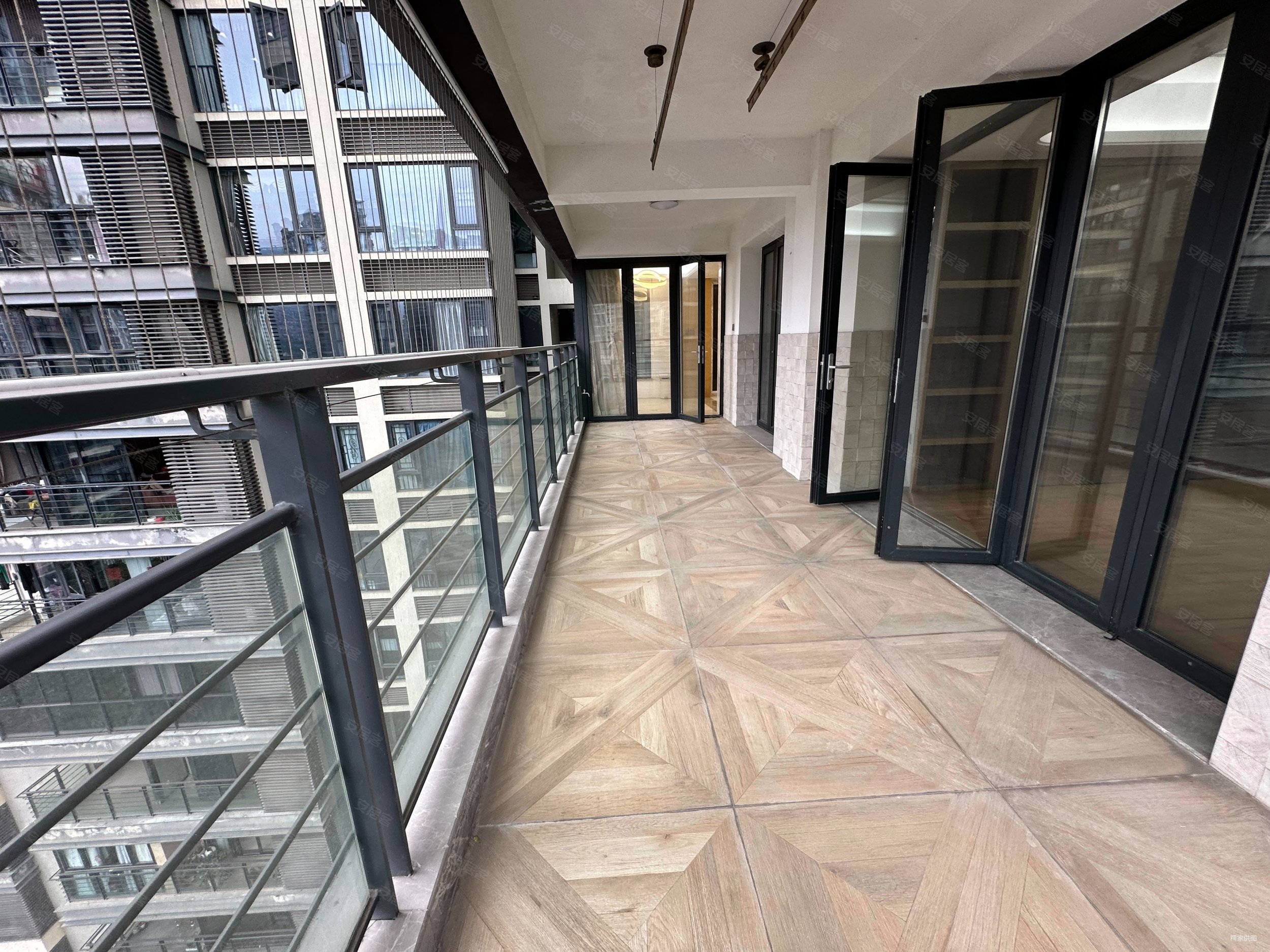 波托菲诺纯水岸(十六期)5室2厅4卫235㎡南北0万