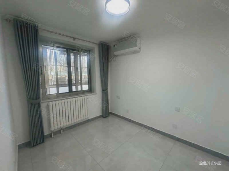 阳光水岸 精装两居 中层 满五年 小区中心 近地铁 有车位