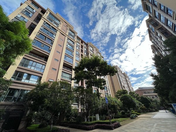 昆明官渡福保片区半岛华府急租房东直降300 滇池会展中心 半岛华府