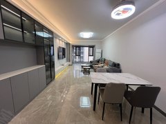 商丘睢阳日月湖客厅卧室都能看见日月湖 精装三室 采光好 家具家电齐全出租房源真实图片