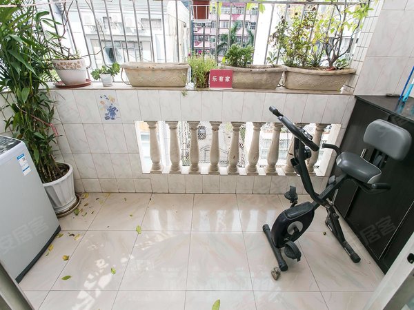 深圳宝安宝安中心区海韵花园刚空出来,翻身地铁口,双阳台电梯精装两房