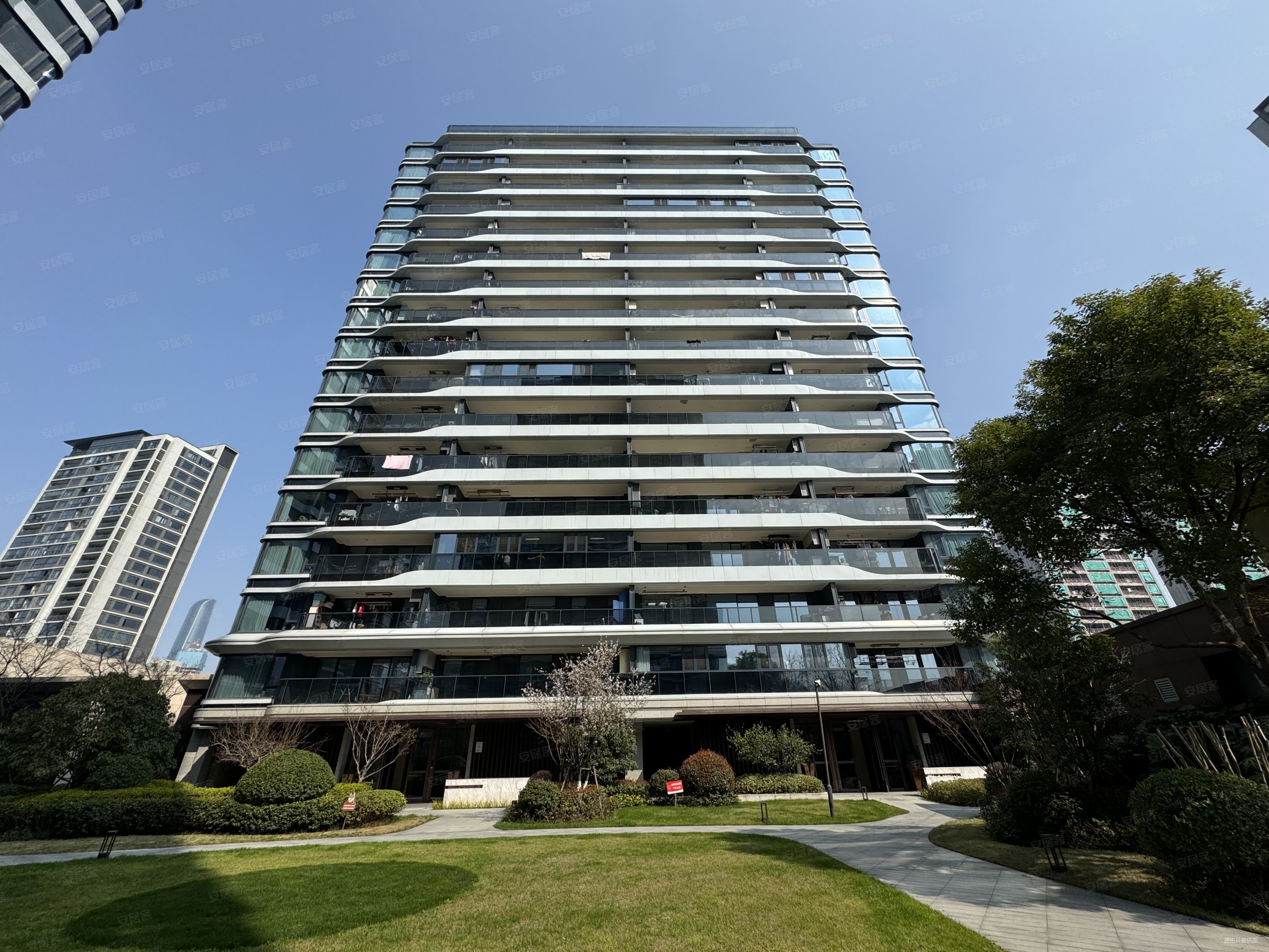 阳光城檀悦3室2厅2卫105.83㎡南北650万