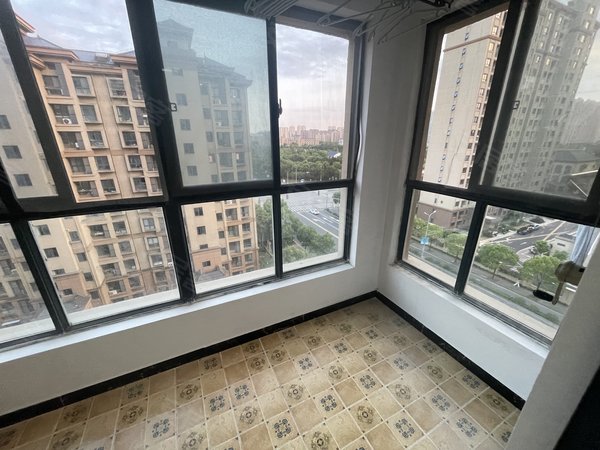 上海金山山阳海悦馨苑电梯房  近万达 精装修 实地拍摄 购物方便