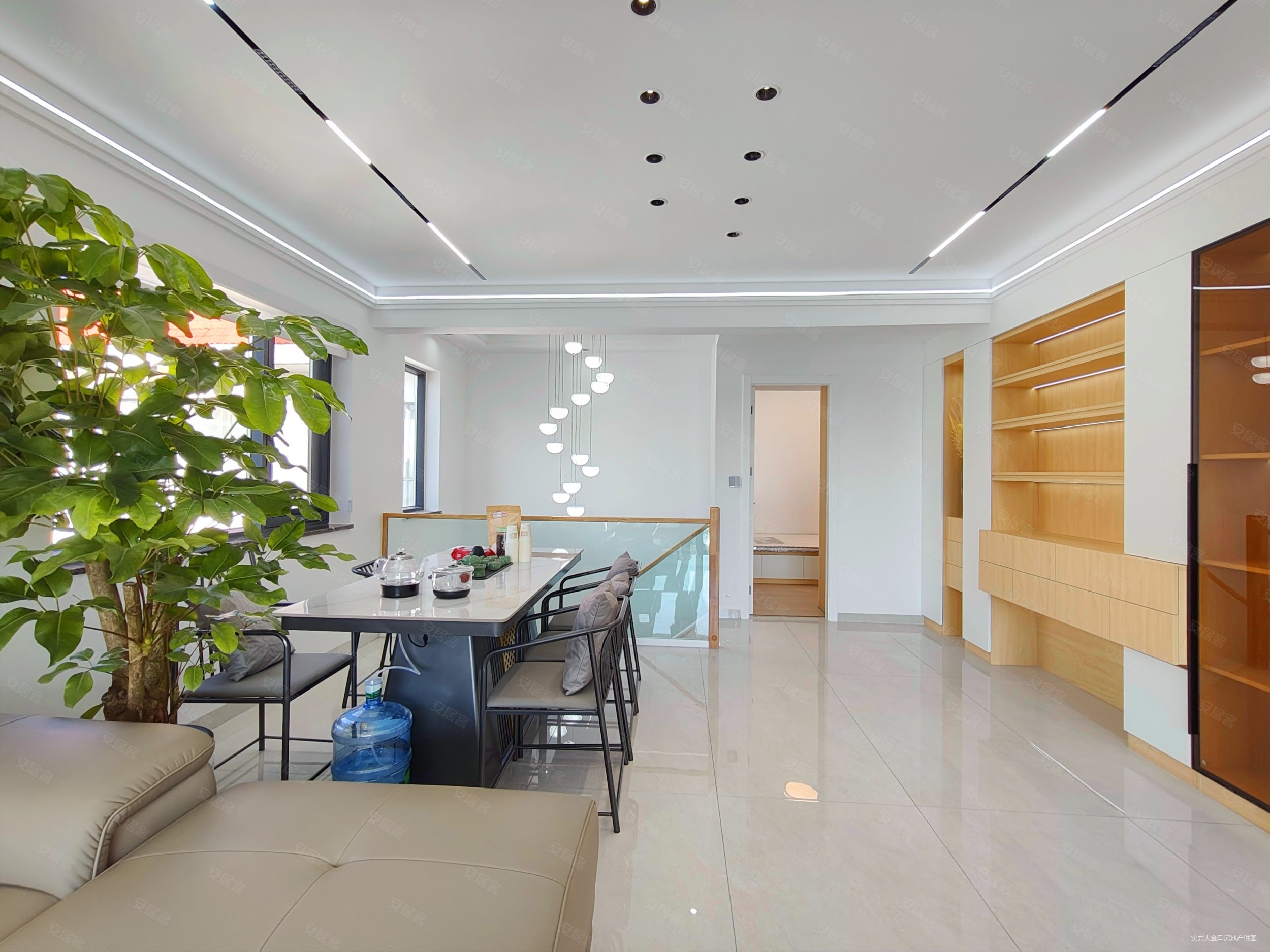 昆华苑浅山逸城6室3厅4卫237㎡南北136万