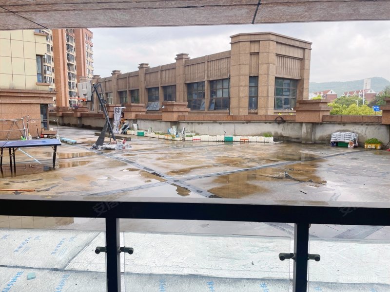 100大露台打篮球,武夷名仕园二手房,238万,4室2厅,2卫,124平米-南京