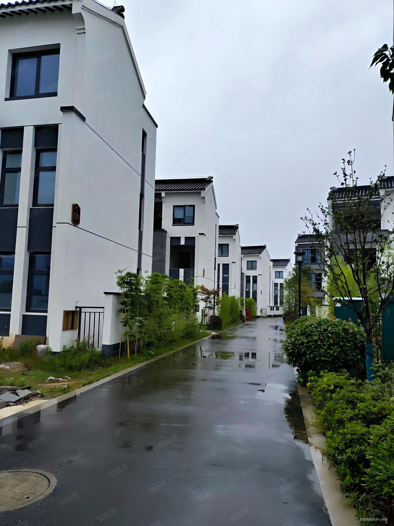 湖光山色别墅4室2厅3卫217.08㎡南北440万