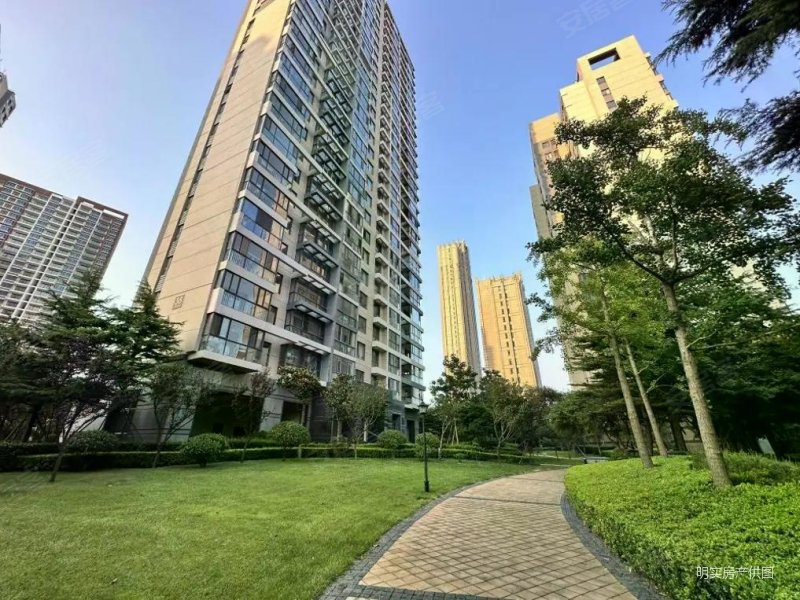 麦岛金岸4室2厅2卫215.03㎡南北1069万