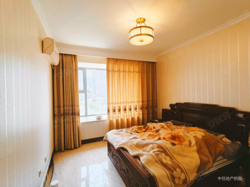 汉峪海风精装四室 有两个车位 精装未住