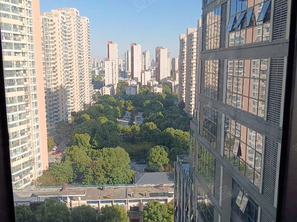 无锡滨湖蠡湖俊发soho俊园俊发soho俊发精装房出租,靠近大润发蠡湖店