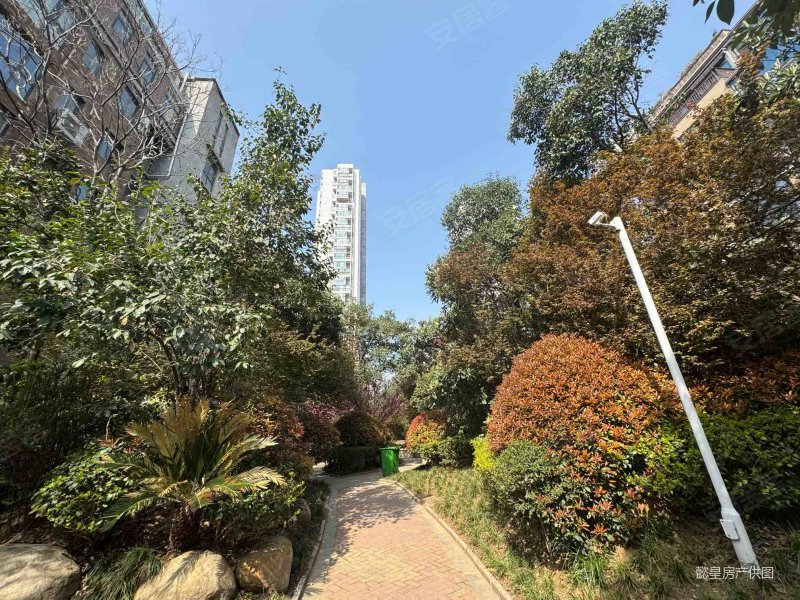 东方今典境界3室2厅2卫151㎡南北186万