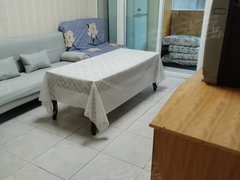 法院街一室一厅家具3楼1200元