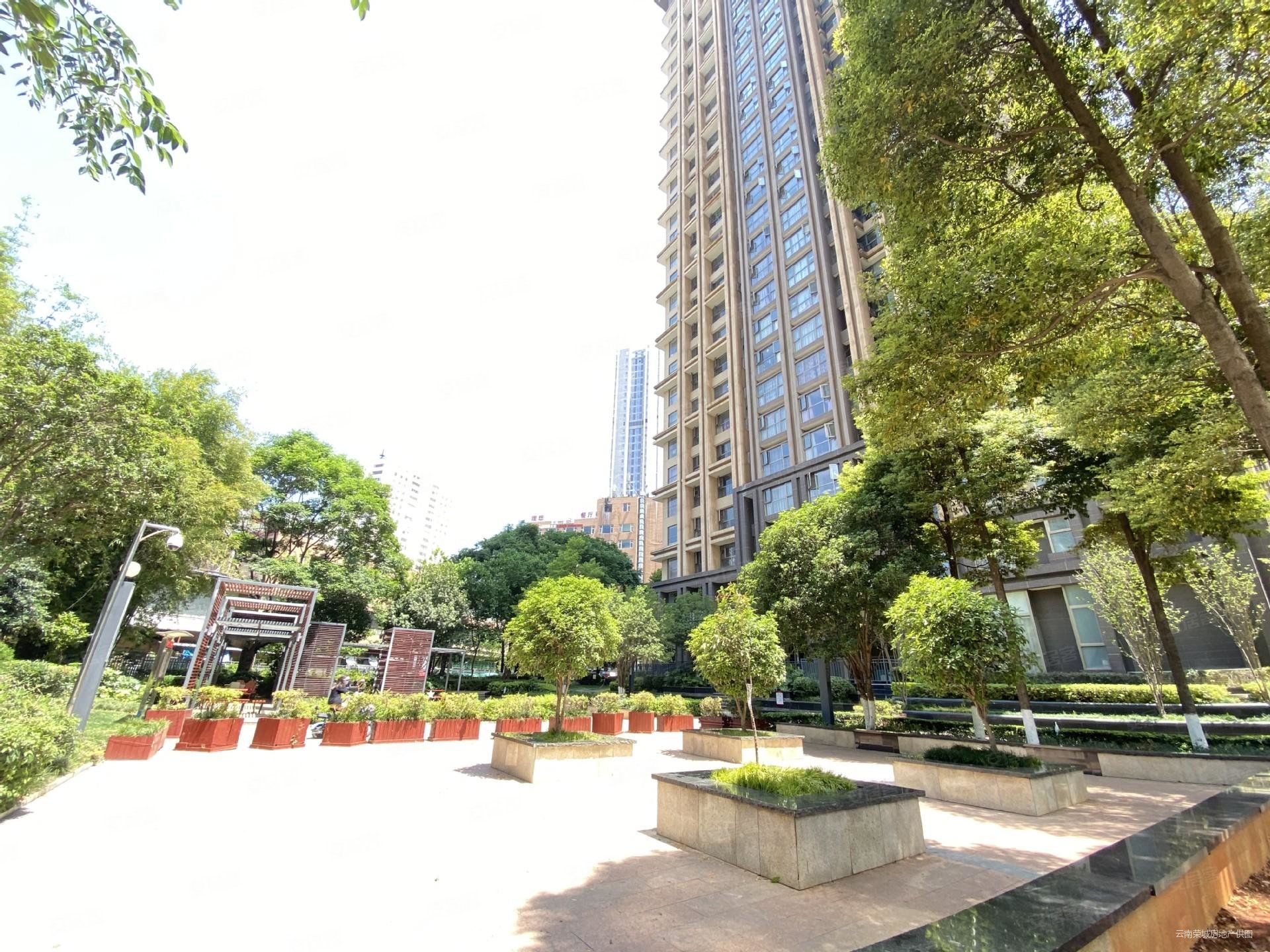 送家具家电香樟俊园123平业主回国等售随时看房