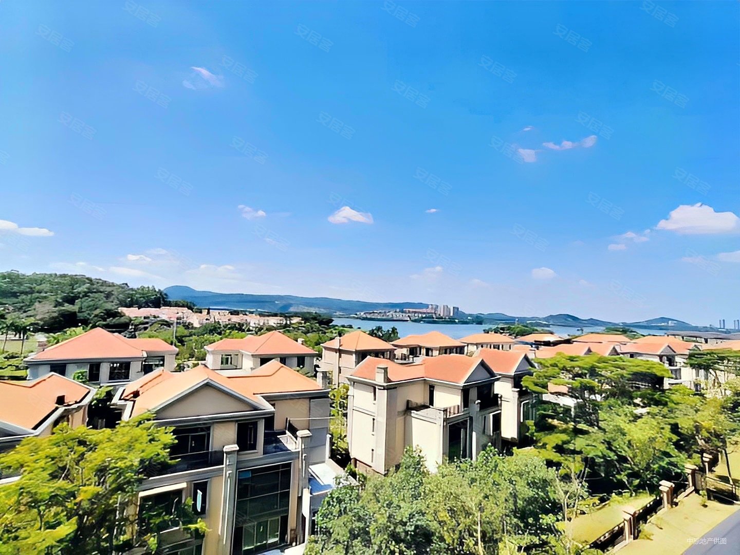 海逸豪庭御峰(别墅)6室2厅5卫322.68㎡南北1800万