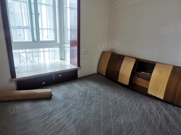 曾家租房,押一付一,菜市场背后大两室,离广达金凤近出门小黄车,沙坪坝