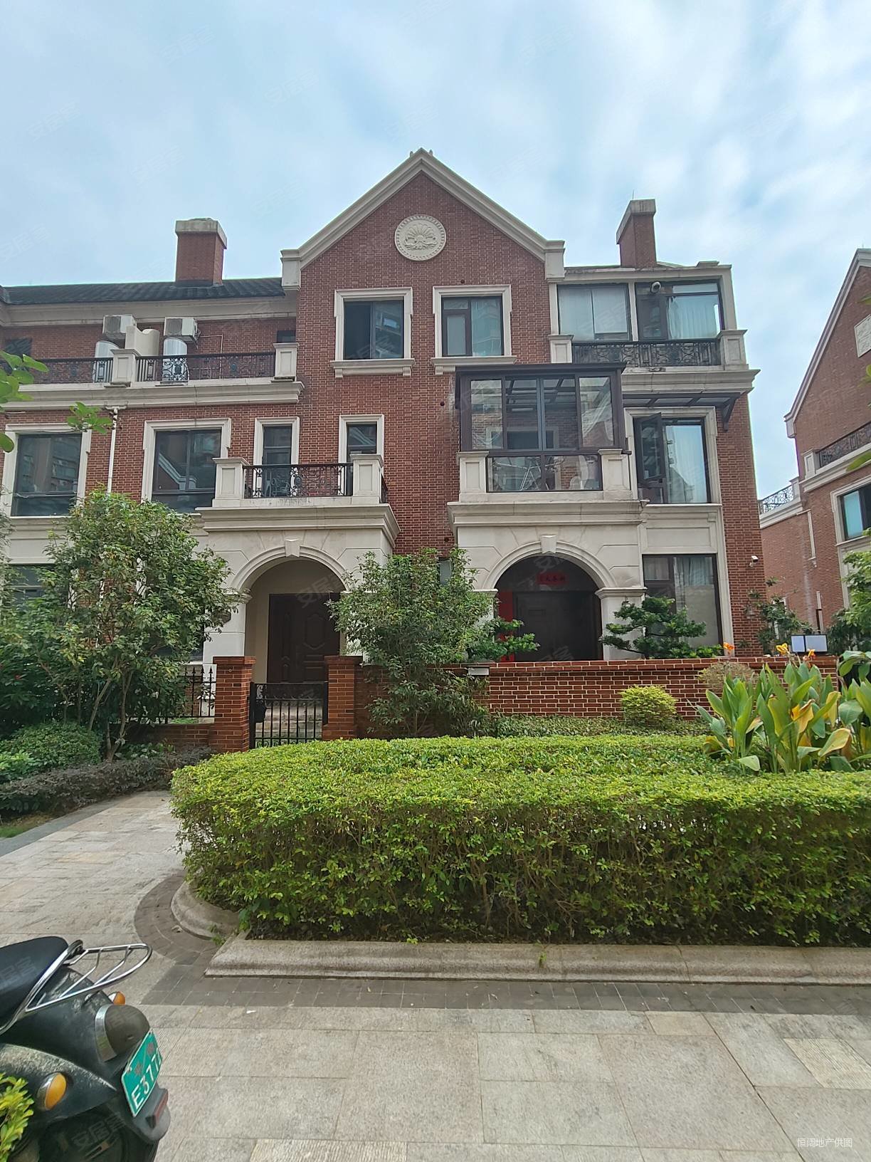 378万龙胤花园三期联排别墅,使用面积450平,前后带花园,龙胤花园