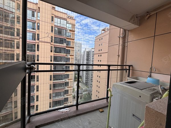 龙岩新罗万达龙地华府万达圈 龙地华府四房四空调  1999出租房源真实