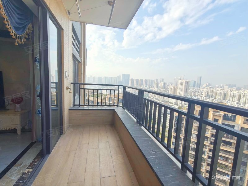 东海银湾 中层 业主急售 价格可谈 新装修少住 安静不靠路