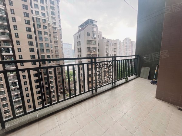 珠海香洲吉大锦园锦园 3室2厅2卫 112平 电梯空房 精装修 随时看房