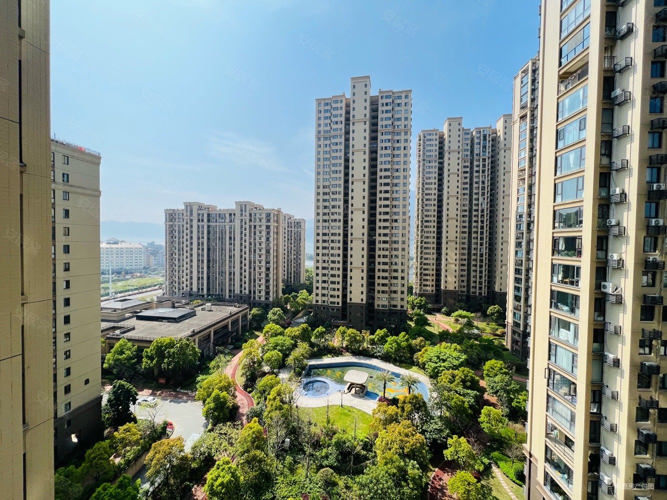 三盛中央公园4室2厅2卫128㎡南北235万