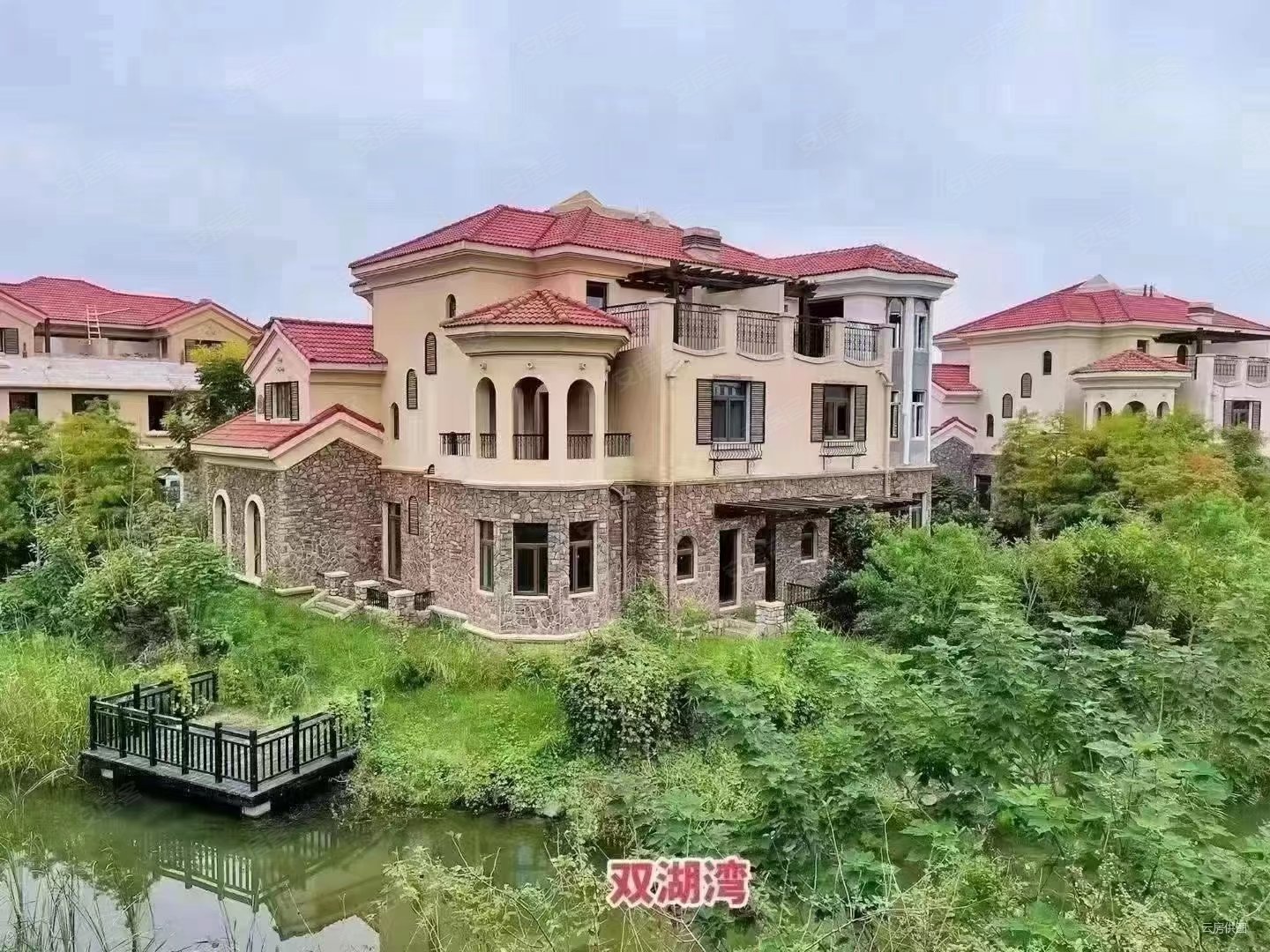 双湖湾双拼东边套 花园500平纯毛坯 户型方正,双湖湾别墅二手房,1580
