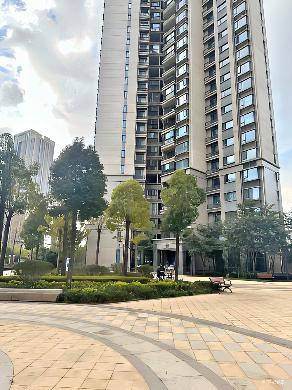 金地九樾急卖220万面积125平