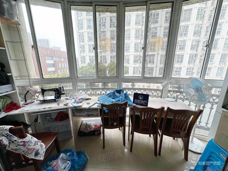 出门地铁口宝城花园电梯洋房精装四室南北通透随时看房