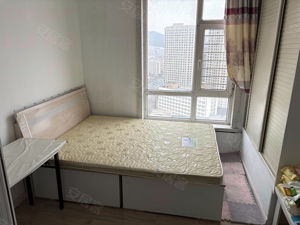 大连高新园区凌水坦城高新万达，理工西门，海事，恒瑞坦城，装修两室一厅出租房源真实图片