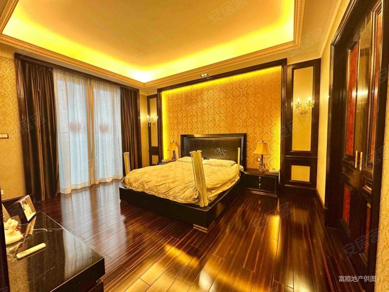 上海星河湾(二期)4室2厅4卫306.14㎡南北2600万