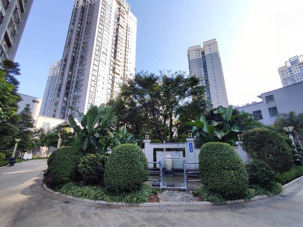 弥勒九号路庆来公园万城纪小区庆来公园旁,精装修保养好,家具家电齐全,1500元每月出租房源真实图片