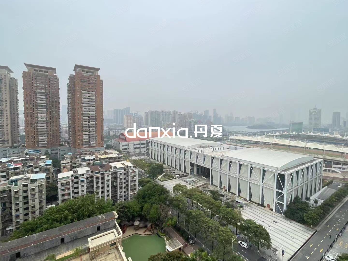 蓝湾国际3居地铁电梯