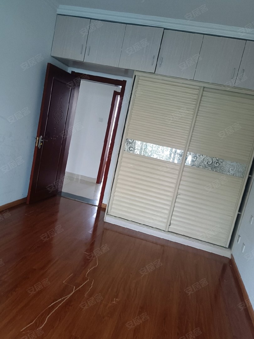 万成华府 3室1厅1卫