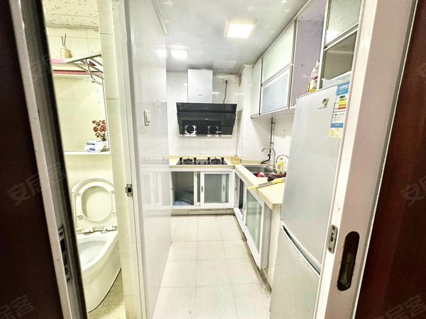 深圳罗湖东门东门天地大厦东门天下新出大两房看房方便,楼下就是地铁