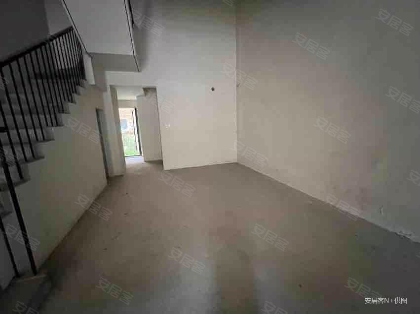 观湖园(一期)4室2厅5卫195.49㎡南120万