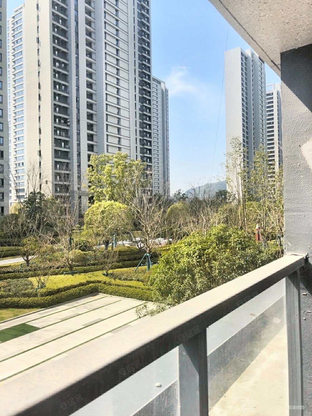 宝龙旭辉城(公寓住宅)3室2厅2卫94.59㎡南175万