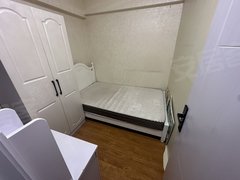 西宁城中仓门街水井巷悦玺公寓单间次卧出租,价格合适,地理位置优越!出租房源真实图片