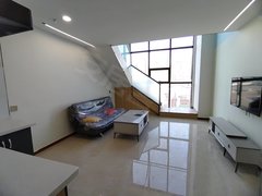 美林国际loft公寓出租，楼上楼下总面积92平，可商用可居住