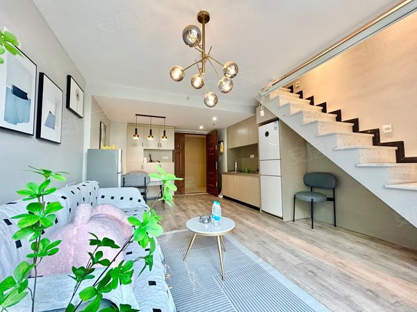 重庆南岸弹子石长嘉汇soho(上新 loft公寓)长嘉汇公寓 带衣柜 方便 可