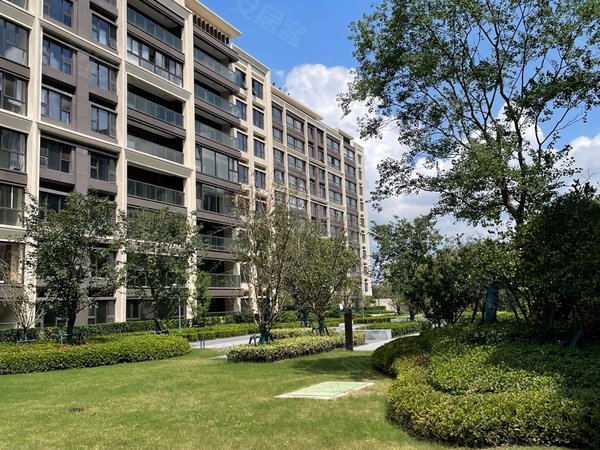 苏州太仓娄东融创悦园出租,娄江新城融创悦园120平四房两卫精装电梯