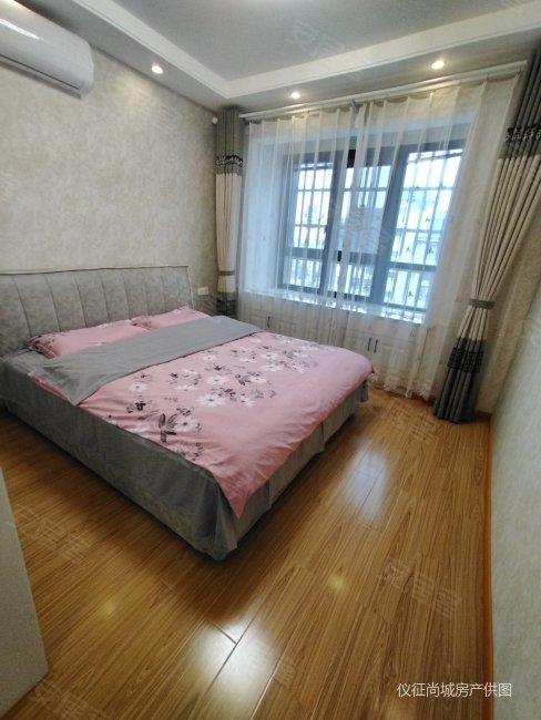 奥林匹克旁晶崴公馆二室精装电梯婚房698万靠中医院