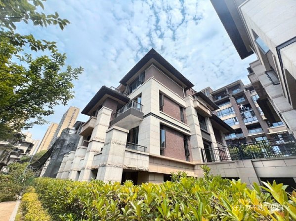 中航城国际社区(别墅)5室3厅2卫234.9㎡南北598万