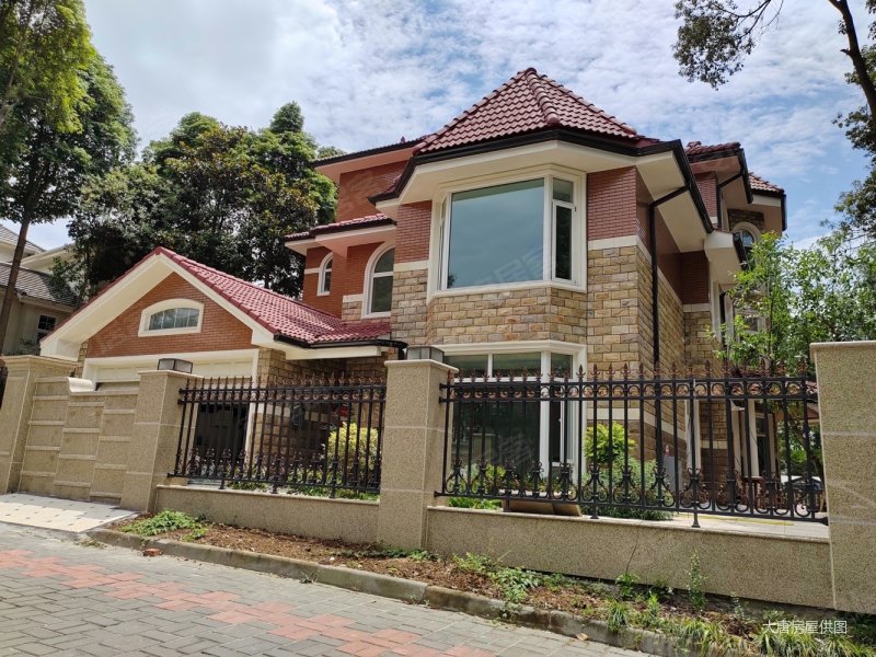 南北通透,维也纳森林别墅二手房,545万,4室2厅,4卫,251平米-成都安居