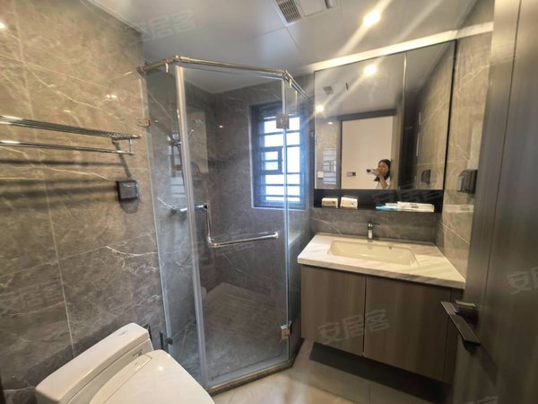 南宁良庆五象大道阳光城光明未来悦高品质小区，全屋空调定制衣柜，包物业费，可拎包入住！出租房源真实图片