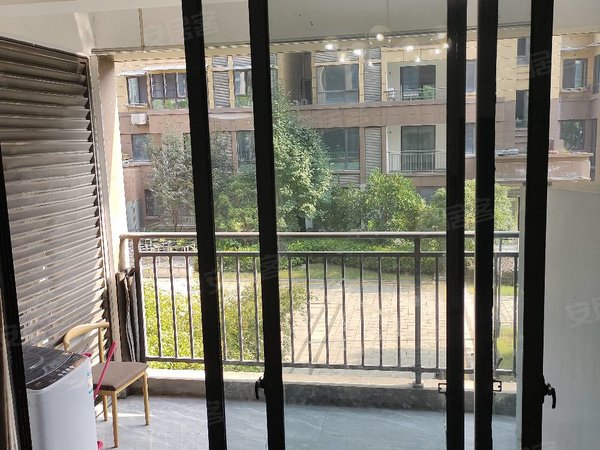 绍兴诸暨诸暨市区朗臻熙苑永利,万达附近两室一厅一厨一卫,大阳台出租