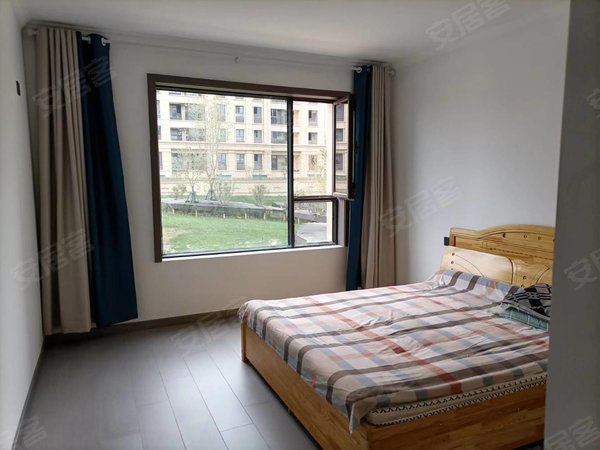 喀什喀什市喀什城区绿城玉园绿城玉园,电梯2楼新装修3室,家具家电齐全