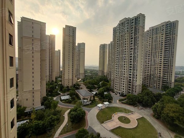 苏州工业园东沙湖白塘景苑(西区)白塘壹号急租三房!