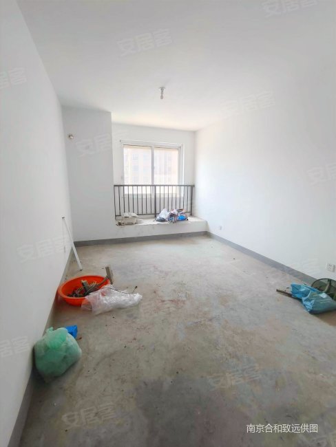 莉湖花园 满二 大两居 临地铁 购物方便 小区新