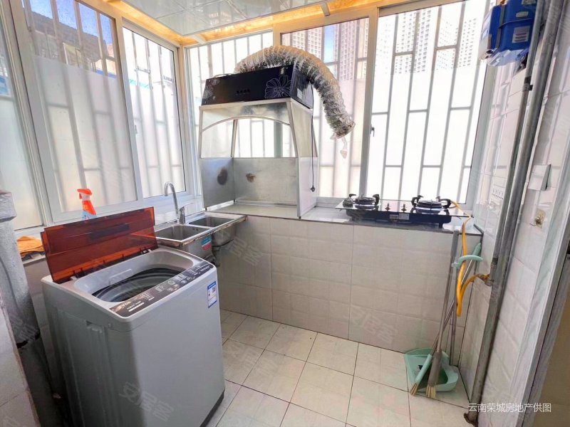 工商局宿舍官渡广场旁边官渡森林附近农贸市场附近