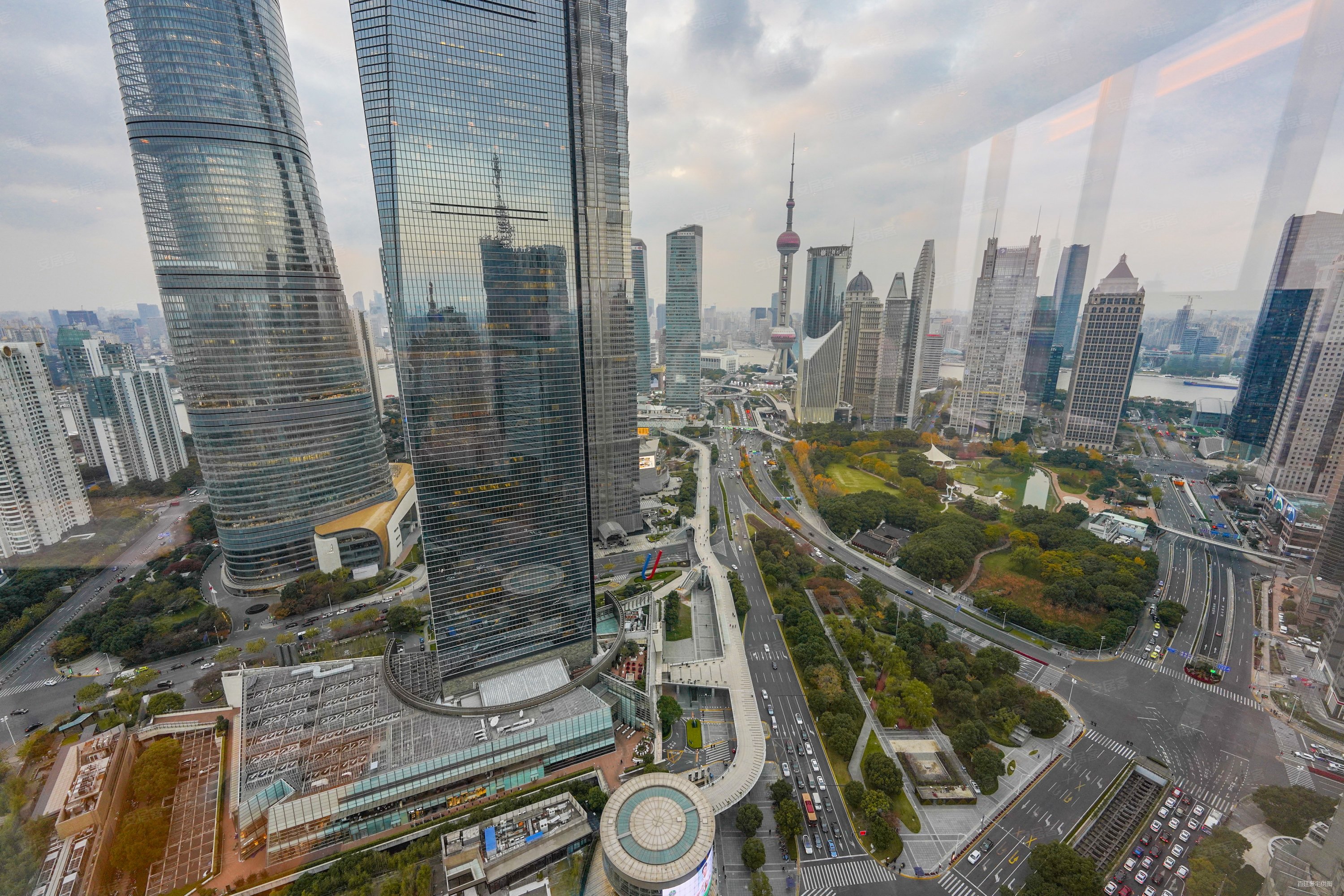 二十一世纪中心大厦3室2厅4卫322.96㎡西南6400万