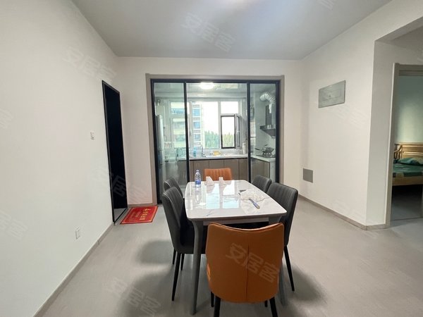 潍坊青州青州城区南阳澜庭南阳澜庭电梯房,精装四室,带车位,家具家电