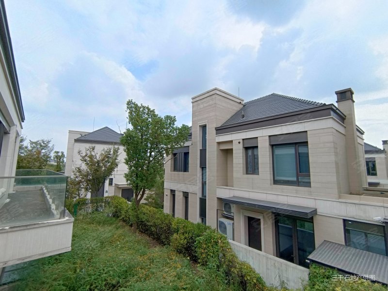 金臣颐墅网红楼盘业主降300个急售送双层跳空地下室